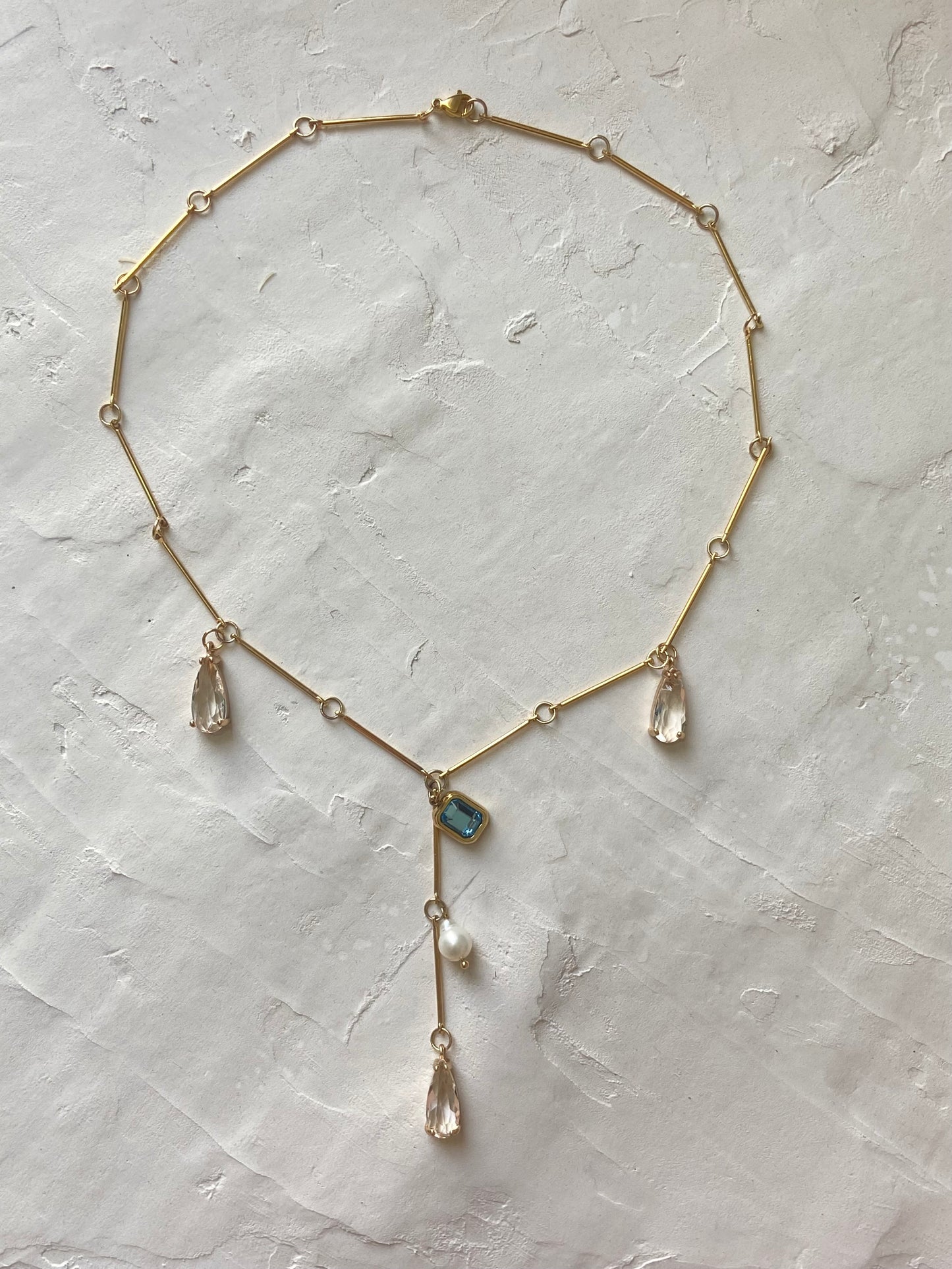 Blue pendant connector necklace